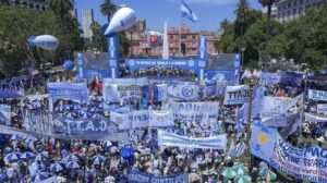 Denuncian que el Gobierno impone un techo a los sueldos