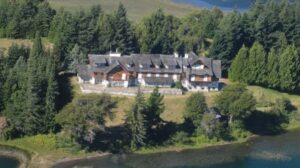 Polémica por obras en el histórico hotel donado por  Perón en Bariloche
